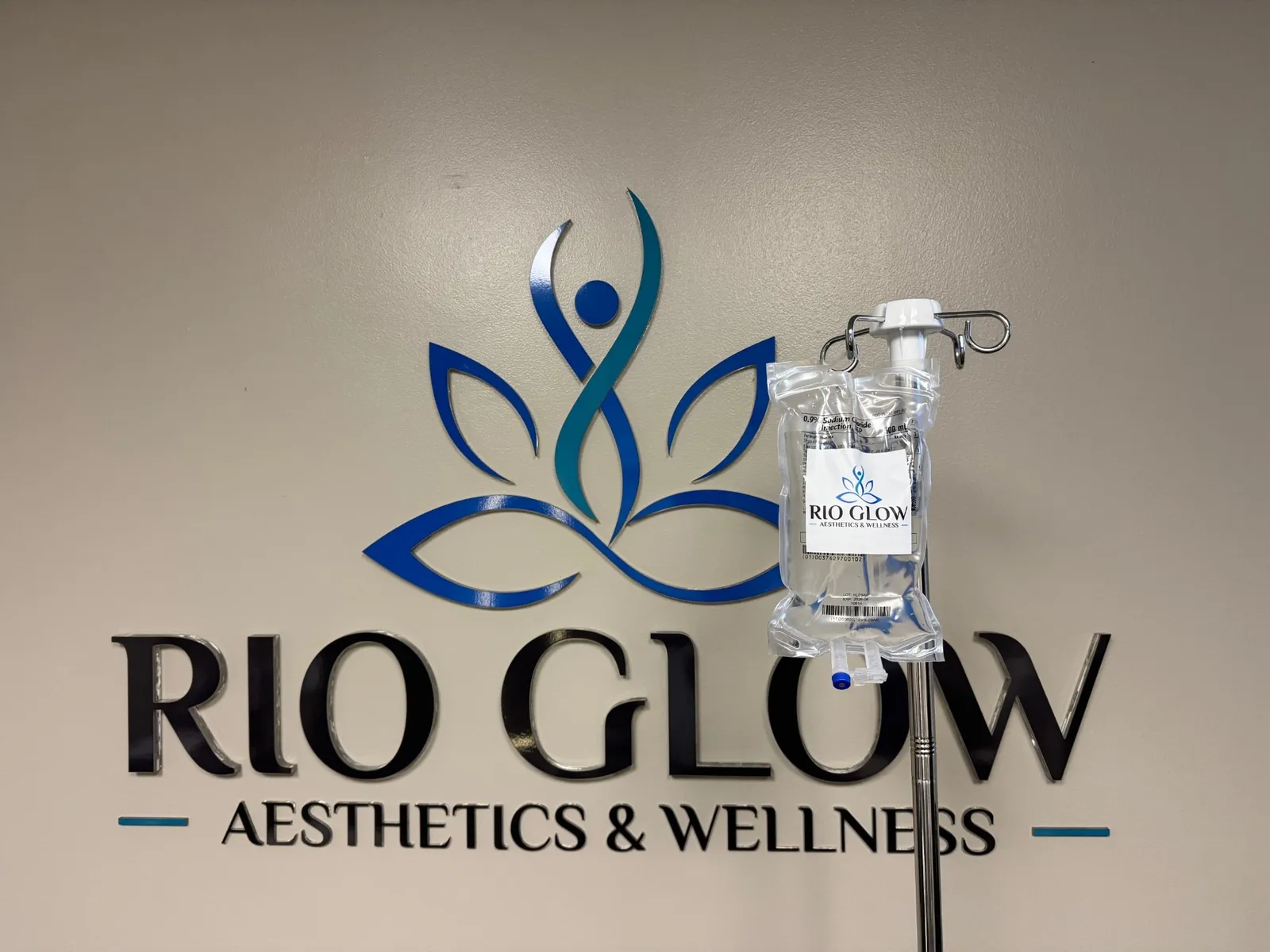 A Rio Glow IV bag in front of the Rio Glow sign